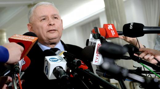 Předseda polské vládnoucí strany PiS Jarosław Kaczyński při tiskové konferenci v Sejmu (archivní foto)