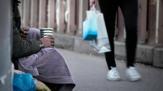 Žebrající bezdomovci