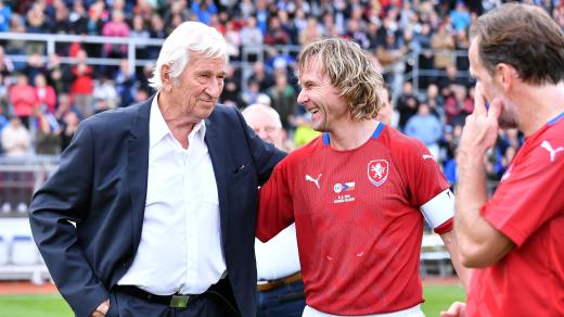 Trenér Karel Brückner vedl český tým v nezapomenutelném zápase Eura 2004 proti Nizozemsku