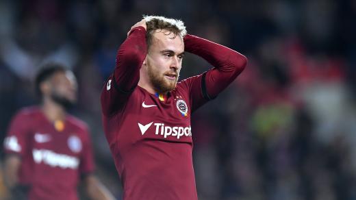Fotbalový záložník Martin Hašek v dresu pražské Sparty