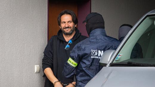 Slovenský exministr vnitra Robert Kaliňák, kterého policie přivedla v pátek k soudu v Pezinku v poutech