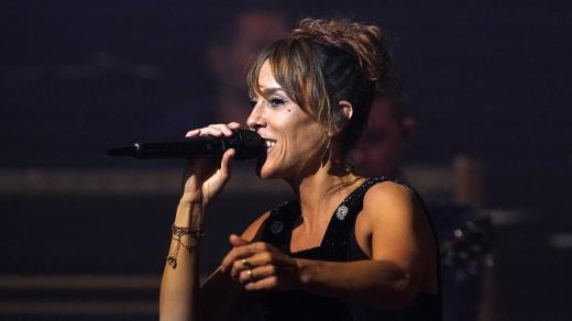 Zpěvačka Zaz na koncertu v Madridu (24. července 2022)