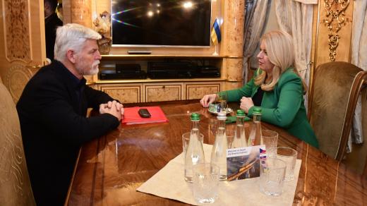 Petr Pavel a Zuzana Čaputová na cestě vlakem do Kyjeva