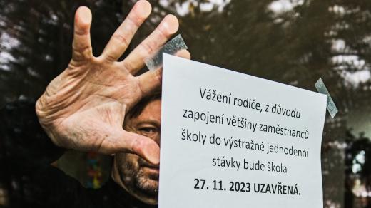Gymnázium T. G. Masaryka v Zastávce na Brněnsku se připravuje na pondělní stávku (fotografie ze neděle)