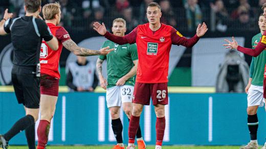 Fotbalista Filip Kaloč v dresu německého celku 1. FC Kaiserslautern