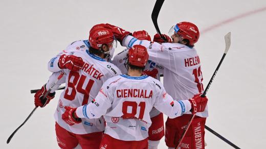 Hokejisté Třince zvládli třetí zápas finálové série proti Pardubicím a po výhře 4:2 se ujali vedení 2:1 na zápasy