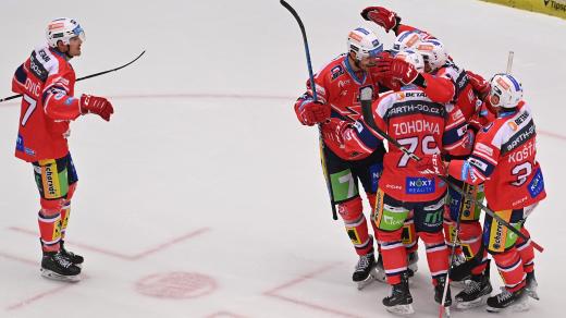 Hokejisté Pardubic srovnali finálovou sérii na 2:2. V Třinci vyhráli 6:2