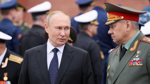 Ruský prezident Vladimir Putin a ministr obrany Sergej Šojgu