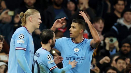 Záložník Manchesteru City Rodri slaví gól proti Bayernu Mnichov