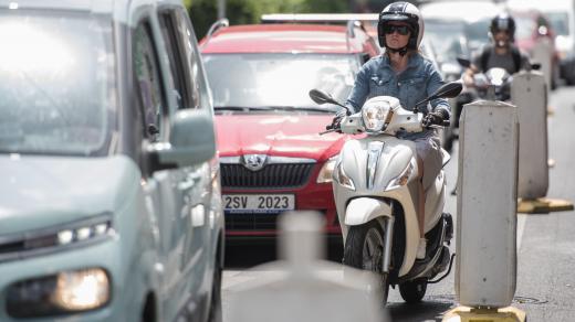 Opravy tramvajového pásu na Palackého náměstí způsobují kolony.