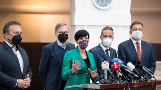Tisková konference pro jednání budoucí vládní koalice.
