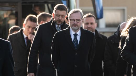 Nová vláda ihned po jmenování navštívila hrob TGM v Lánech.