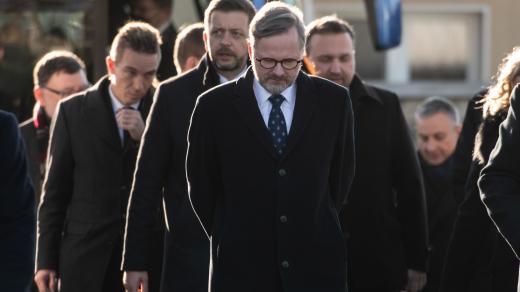 Nová vláda ihned po jmenování navštívila hrob TGM v Lánech.