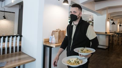 otevření vnitřních prostor restaurací, ilustrační fotografie