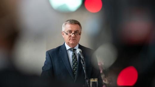 Vratislav Mynář na tiskové konferenci.