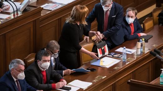Babišova vláda čelila dosud dvěma pokusům o vyslovení nedůvěry.