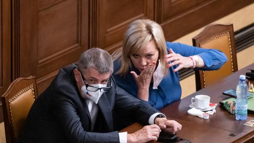 Andrej Babiš a Alena Schillerová při jednání v Poslanecké sněmovně ČR.