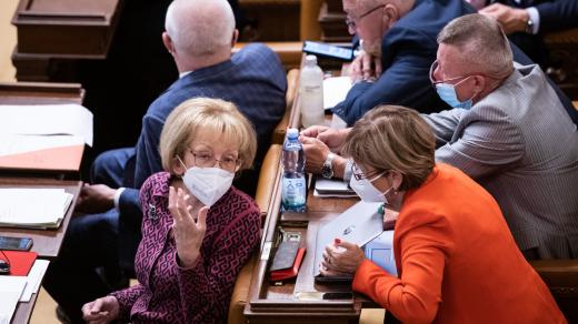 Helena Válková při jednání v Poslanecké sněmovně ČR.