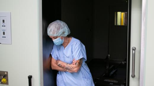 Lékaři zase oznámili, že nestíhají a omezují odložitelné operace.