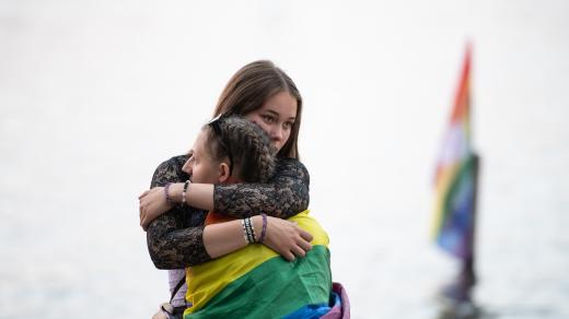 Přehlídka má připomenout historii hnutí LGBT+ lidí za rovnoprávnost, soustředit se chce i na osvětu proti homofobii a transfobii