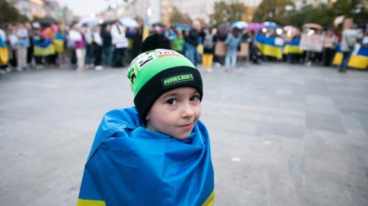 Demonstrace na Václavském náměstí na podporu Ukrajiny v reakci na ranní raketové útoky Ruska na ukrajinská města