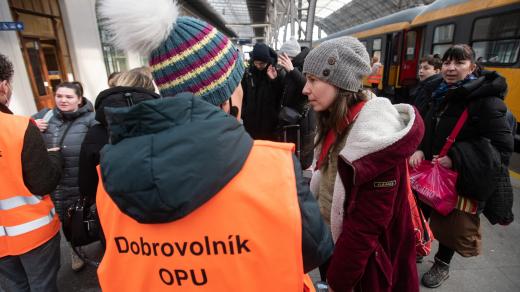 Ukrajinští uprchlíci přijeli vlakem z Přemyšle na Hlavní nádraží v Praze.