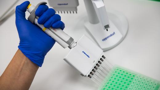 Biocev, sekvenační laboratoř. ilustrační foto