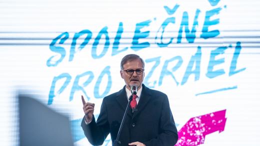 Petr Fiala na demonstraci na podporu Izraele v Praze na Staroměstském náměstí