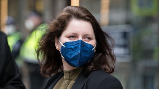 Vzpomínková akce k výročí Pražského povstání 5. května před budovou Českého rozhlasu. Ministryně práce a sociálních věcí, Jana Maláčová.