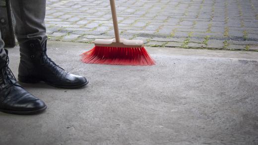 Úklid, uklízení, zametání, obecně prospěšné práce
