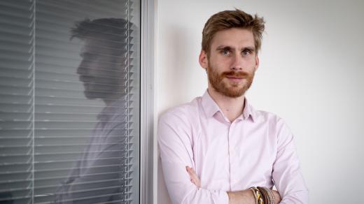 Pokud by se v uprchlických táborech onemocnění Covid-19 objevilo, největší problém je to, že tábory jsou extrémně přelidněné a panují tam velice špatné hygienické podmínky, říká Tomáš Bendl z organizace Lékaři bez hranic