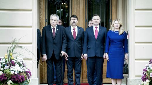 Prezidenti V4 jednají v Lánech. Miloš Zeman, János Áder, Andrzej Duda, Zuzana Čaputová.