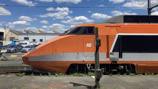 Vlak TGV, který jezdil na trase Paříž-Lyon. V běžném provozu skončil v roce 2018.
