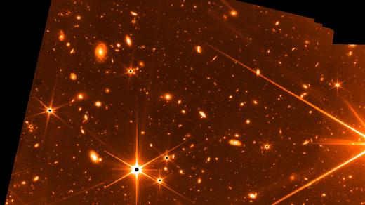 Webbův senzor FGS (Fine Guidance Sensor) nedávno zachytil pohled na hvězdy a galaxie, který poskytuje lákavý pohled na to, co odhalí v budoucnu vědecké přístroje dalekohledu.