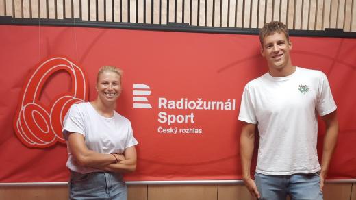 Moderátorka Andrea Sestini Hlaváčková a plavec Matěj Zábojník