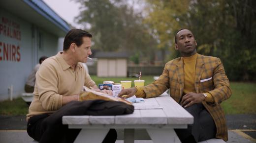 Viggo Mortensen a Mahershala Ali ve filmu Zelená kniha