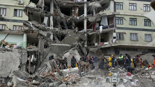 V tureckém městě Diyarbakir zničilo zemětřesení mnoho budov