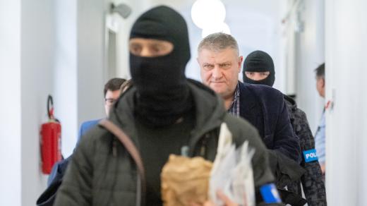 Stíhaný prezident ČTS Ivo Kaderka přichází k soudu